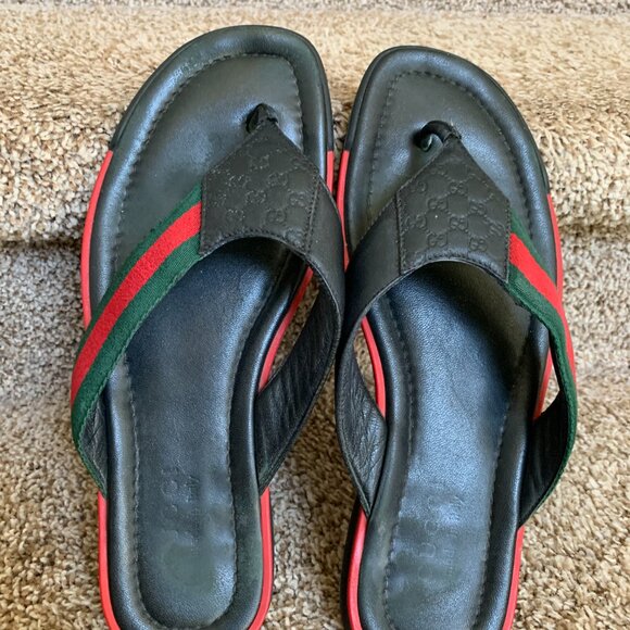 Gucci Men\'s Black Leather Thong Sandals. main image 7